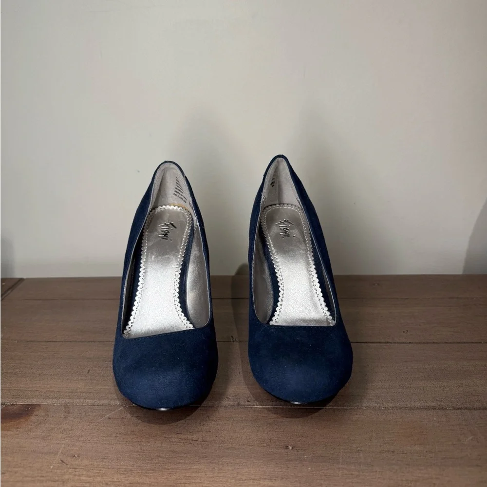 FIONI Blue Suede Heels - Picture 2 of 7